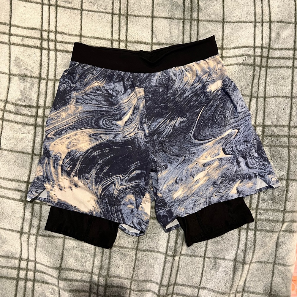 Lululemon Diffract Run Short Lava Print Blue Deni… - image 4